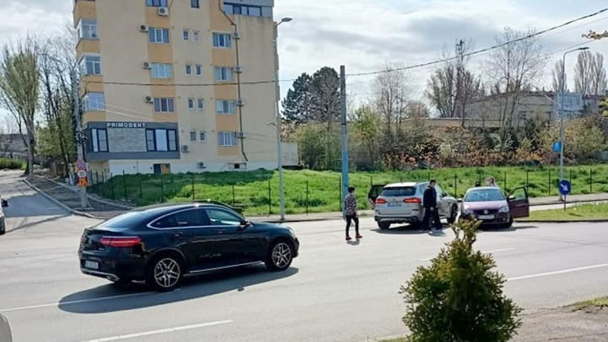 un taximetrist si un pensionar au declarat date nereale dupa ce au fost implicati intr o tamponare pentru a lua bani de firma de asigurare unul a fost deja condamnat 6733deb5cce71