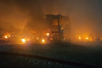 video galerie foto update inspectoratele pentru situatii de urgenta din judetele vecine trimit mai multe autospeciale pentru stingerea incendiului de la 2 mai mesaj ro alert trimis localnic 672e7f987d7fb