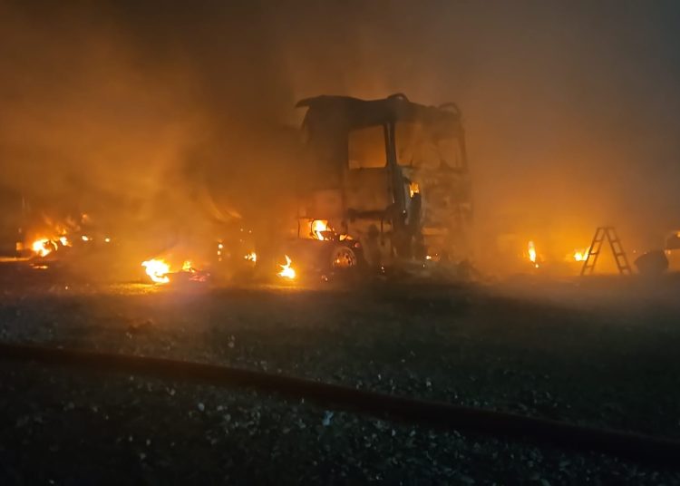 video galerie foto update inspectoratele pentru situatii de urgenta din judetele vecine trimit mai multe autospeciale pentru stingerea incendiului de la 2 mai mesaj ro alert trimis localnic 672e7f987d7fb