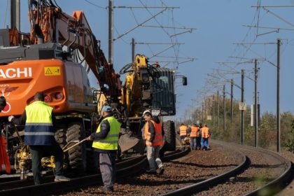 video srcf constanta executa lucrari de mentenanta cu personal feroviar de specialitate la cernavoda 672c6ddd4a103