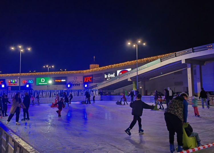 vivo constanta da startul distractiei pe gheata vezi programul si cat te costa o ora la patinoar 673680072cdc3