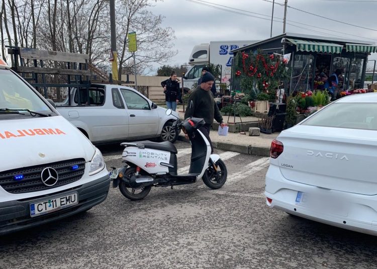 accident rutier pe strada eliberarii implicat un moped 67596c277e9ae