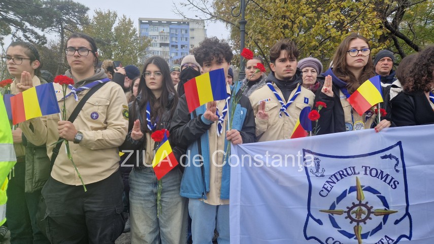 ceremonie de ziua nationala la statuia victoriei din constanta foto 674c2d5b0a31a