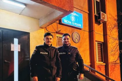 doi politisti au ajutat o tanara insarcinata sa ajunga in siguranta la spital 6772a002e3201