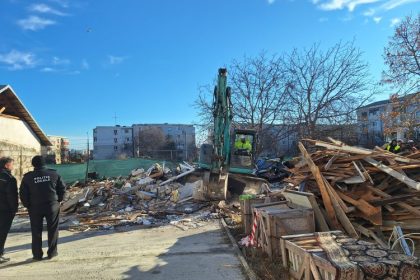 foto primaria constanta a demolat anexele bisericii de pe stefanita voda construite ilegal 67628b007dc07