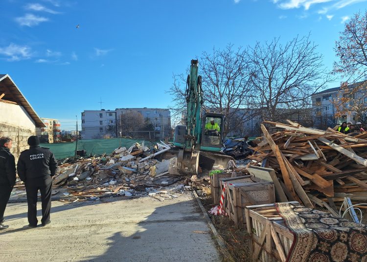 foto primaria constanta a demolat anexele bisericii de pe stefanita voda construite ilegal 67628b007dc07