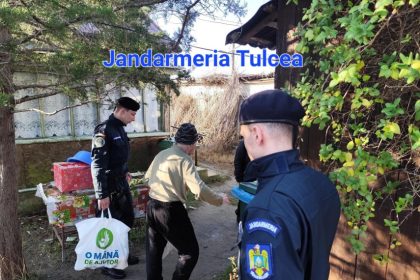 jandarmii ijj tulcea mesagerii lui mos craciun pentru persoanele din delta dunarii galerie foto 67666719c1b55