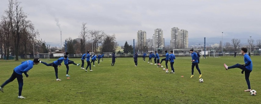 juniorii farul constanta au efectuat antrenamentul oficial pentru returul cu lokomotiva zagreb galerie foto video 67583e50a96e3