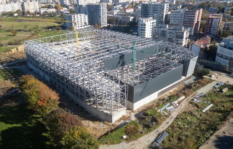 nu se mai lucreaza la sala polivalenta lucrarile au fost sistate 675a3d8095812