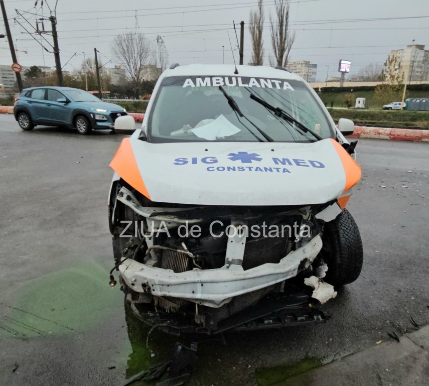 oficial de la isu constanta despre accidentul rutier in care a fost implicata o ambulanta aflata in misiune 6752bad25a2b4