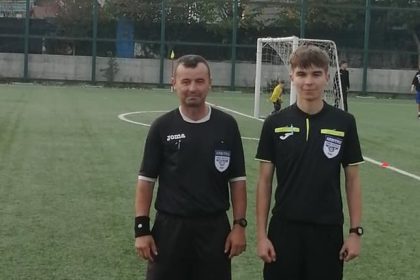 pasiunea pentru arbitraj transmisa din tata n fiu baiatul e fotbalist dar si imparte dreptatea in teren galerie foto 675eef9d2c16c