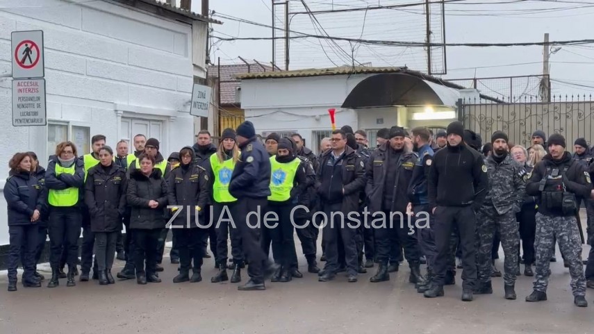 protest la penitenciarul constanta poarta alba din cauza ordonantei trenulet angajatii refuza sa intre in serviciu galerie fotovideo 67723c4f47225