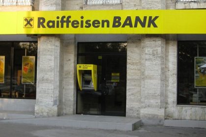 raiffeisen bank anunta programul pentru perioada sarbatorilor de anul nou 676fe610bd95b