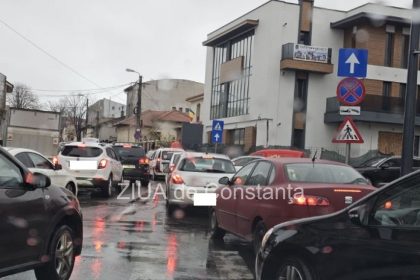 trafic blocat pe strada nicolae iorga din constanta imagini din trafic video 6757fa6e65fef