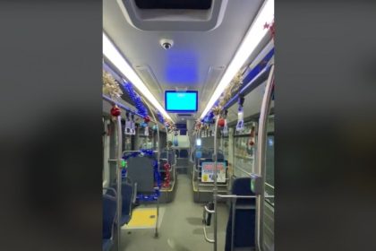 un autobuz din constanta impodobit de craciun starneste un val de reactii pe tiktok iata ce pregateste ct bus pentru anul viitor video 6773db248c1f3