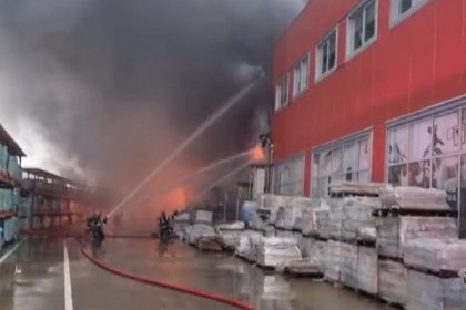 video incendiu la o fabrica de materiale de constructii din craiova a fost emisa o avertizare ro alert 6758022809803