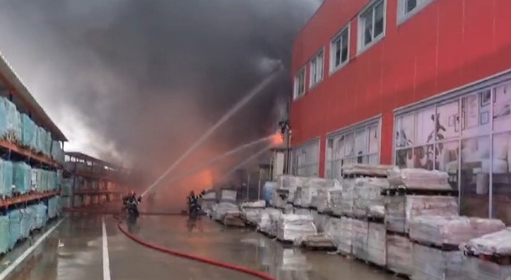 video incendiu la o fabrica de materiale de constructii din craiova a fost emisa o avertizare ro alert 6758022809803