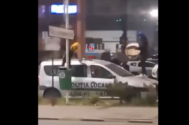 video mai multi adolescenti care umblau la colindat au vandalizat masina politiei locale 6763f844a6489