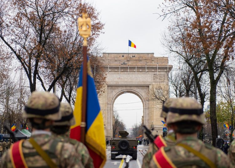 video parada militara de 1 decembrie ce militari aeronave si tehnica militara au participat la defilarea pe sub arcul de triumf 674c2f30ad3e0