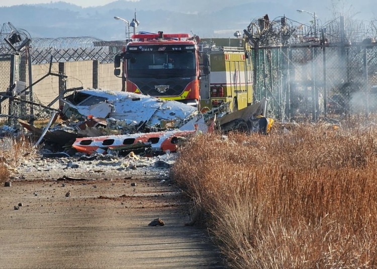 video tragedie aviatica in coreea de sud un avion cu 181 de oameni la bord pasageri si membri ai echipajului a explodat dupa o aterizare fortata 677101c8dee84