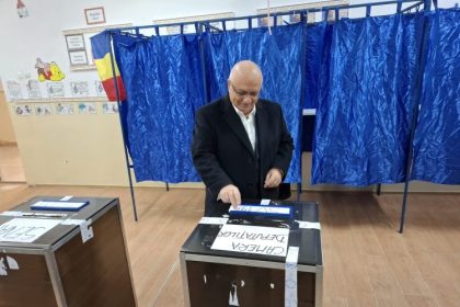 videofoto senatorul felix stroe a votat la alegerile parlamentare votam pentru viitorul nostru 674c050534114