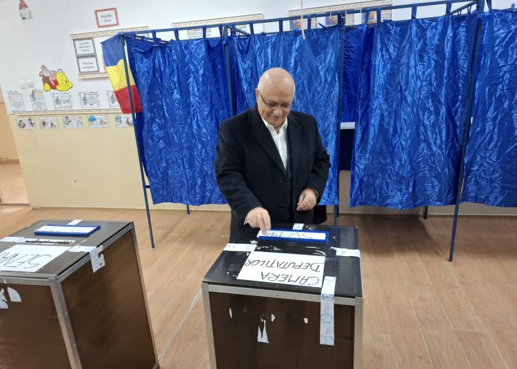 videofoto senatorul felix stroe a votat la alegerile parlamentare votam pentru viitorul nostru 674c050534114