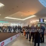 aglomeratie mare la o farmacie dintr un mall din constanta zeci de oameni stau la coada pentru a si lua tratamentul galerie foto 678646c5ed1bb