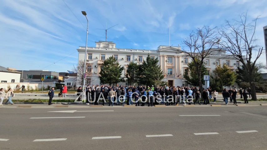 aparitie inedita la protestul politistilor din fata sediului ipj constanta cine s a alaturat actiunii de protest galerie fotovideo 677e546ee7b26