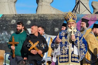 cele trei cruci aruncate de ips teodosie in mare recuperate de trei tineri ce au declarat acestia galerie fotovideo 677bb74a26110