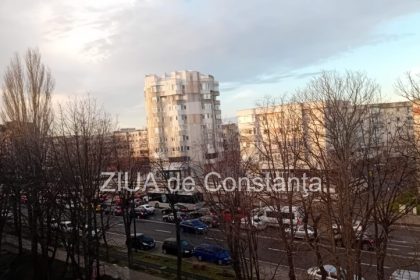 coloana de masini la dacia din cauza unui accident rutier traficul este blocat foto 6799cbce4e2dc