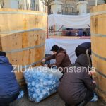 credinciosii au luat apa sfintita la constanta in ajunul bobotezei peste 200 000 de pet uri vor fi umplute cu aghiasma mare galerie fotovideo 677a3de490acf