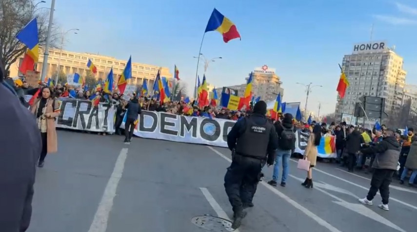 cutite si substante interzise depistate asupra persoanelor participante la protestul din bucuresti 6783c5da5cd05