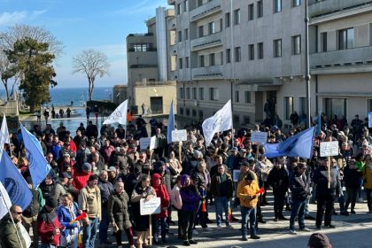 foto video angajatii santierului naval mangalia protesteaza impotriva concedierilor anuntate de conducerea damen 6798d56b65899