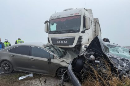 fotovideo accident rutier intre doua autoturisme si un camion in tulcea 6798a6764a586