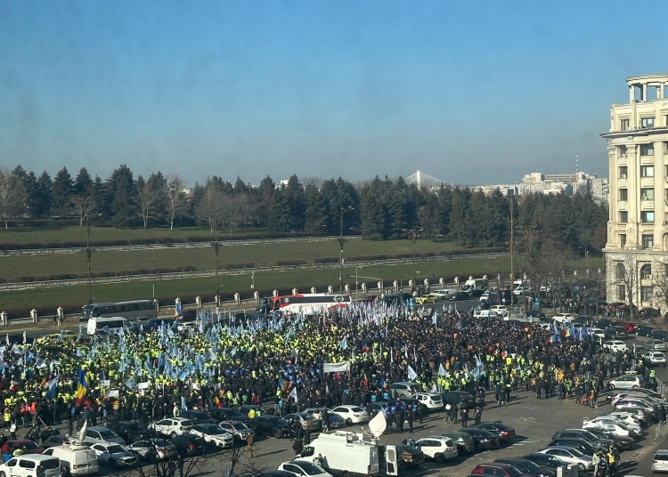 gaerie fotovideo politistii si angajatii penitenciarului poarta alba au protestat in capitala 678a67541a9a1