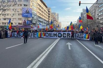 horatiu potra si fiul sau participanti la protestul din bucuresti condusi de jandarmi la politie pentru verificari 6783d759e3330