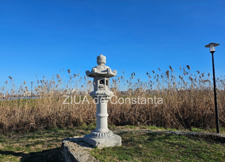 lampa japoneza din parcul tabacariei din constanta victima a timpului si neglijentei foto 6775366ccf5da