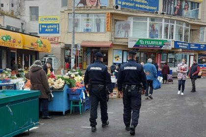 marfuri contrafacute vandute pe trotuar in constanta jandarmii au confiscat marfa si au aplicat sanctiuni 679724cfaacb7