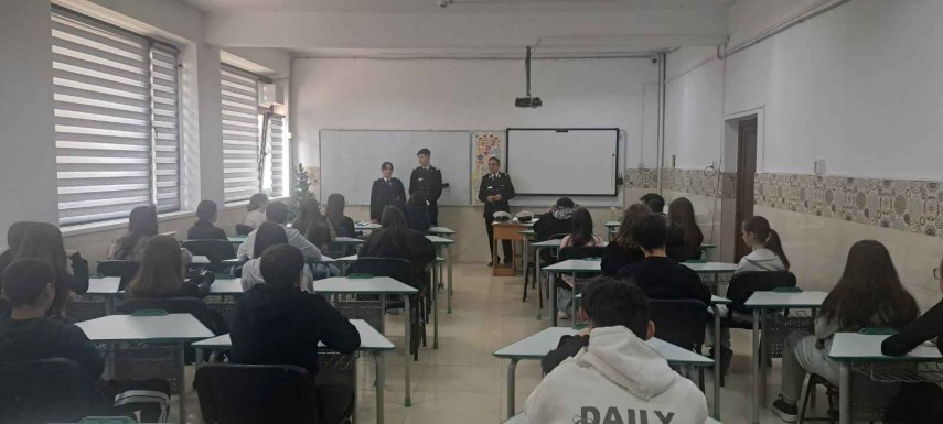 oferta educationala a invatamantului militar si aspecte legate de cariera militarilor prezentate de reprezentantii cmz constanta elevilor galerie foto 678a49601d911