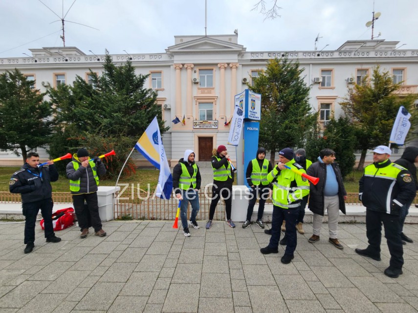 politistii din intreaga tara au iesit in strada oamenii legii protesteaza impotriva taierilor salariale 67863662cb807