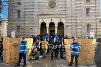 procesiune de boboteaza la constanta ips teodosie va oficia slujba de sfintire mare a apei in portul tomis galerie fotovideo 677b8d2156354