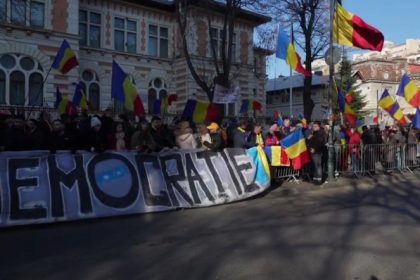 protest al simpatizantilor si membrilor aur in bucuresti video 678bb94bd7b57