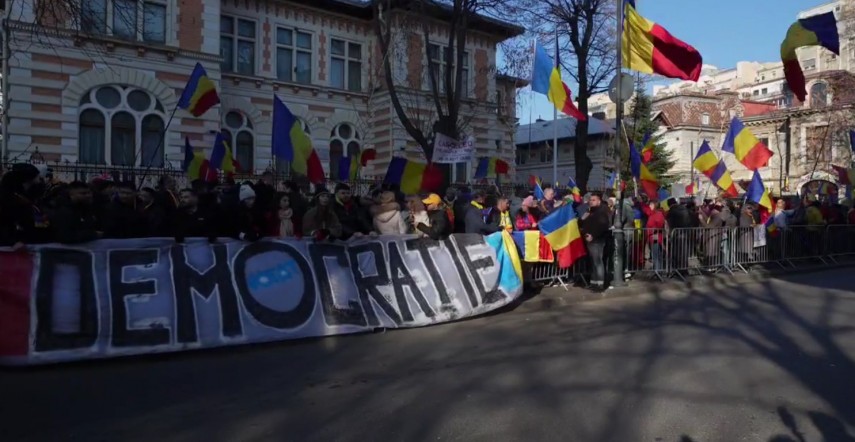 protest al simpatizantilor si membrilor aur in bucuresti video 678bb94bd7b57