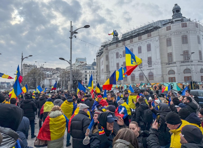 protest de amploare in bucuresti impotriva deciziei ccr de a anula alegerile prezidentiale traficul este blocat in centrul capitalei 6783bd8ac8139