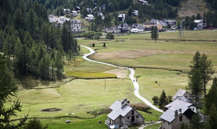 satul tarsa din muntii sureanu o destinatie turistica plina de traditii si legende dacice 6797a6366380e