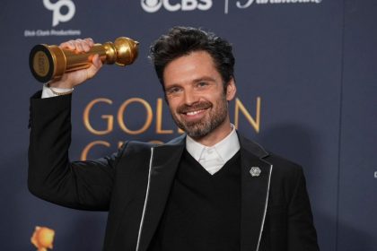 sebastian stan actorul originar din constanta felicitat de ambasada sua la bucuresti pentru castigarea globului de aur 677bd10910031