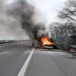 trafic restrictionat pe autostrada a1 o masina a luat foc 678a2a96763e8