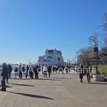 vremea frumoasa a scos constantenii si turistii la plimbare pe faleza cazinoului din constanta galerie fotovideo 67766b6ee934f