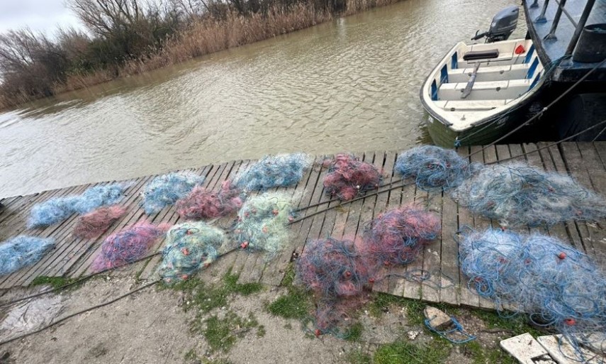 900 metri de plase monofilament si peste 200 de kg de peste descoperita in lacul leahova de catre politistii de frontiera din tulcea foto 67a1e60302550