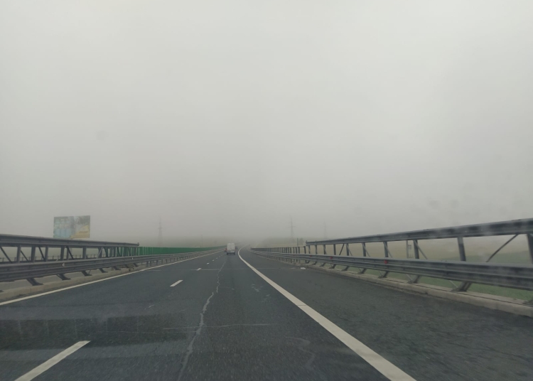 atentie soferi se circula in conditii de ceata pe autostrada a2 67bec4e13b0fe